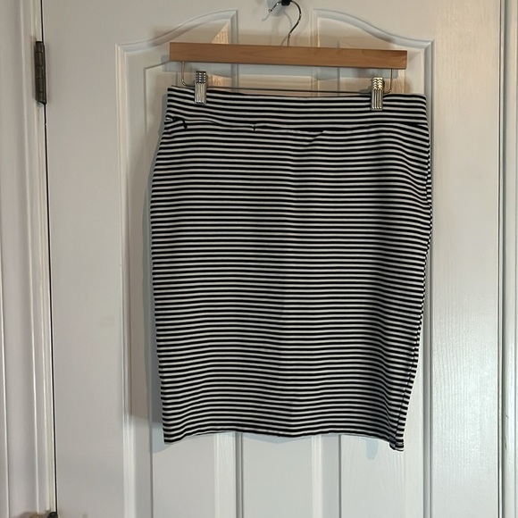 Toad & Co | Black & White Striped Pencil Skirt Tencel Lyocell Blend Medium - Picture 2 of 9